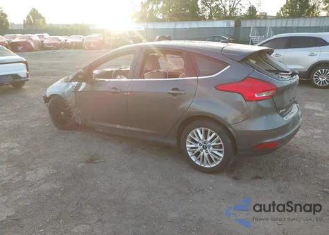 2018 Ford Focus Titanium z USA, uszkodzony, nr VIN 1FADP3N28JL294715